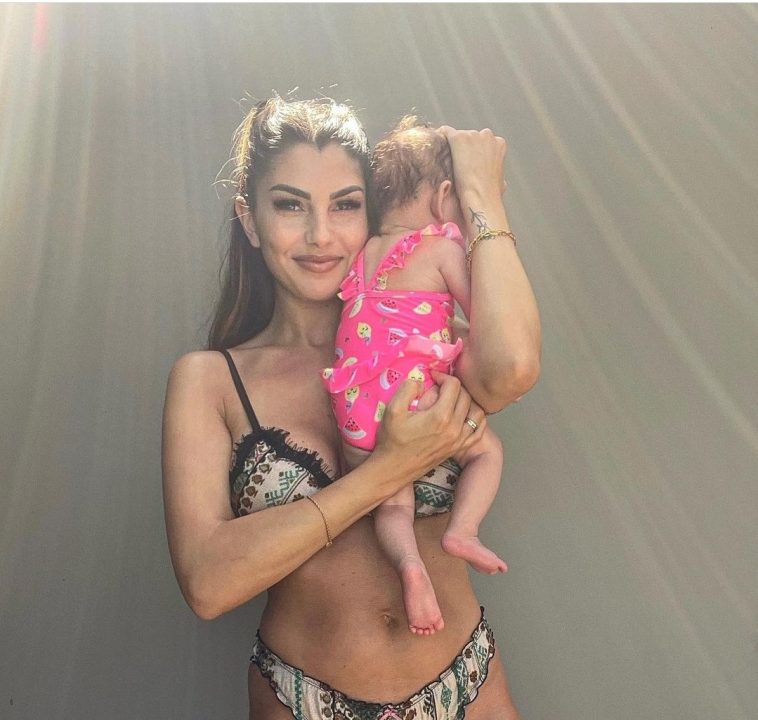 Yeliz Koc mit Tochter Snow Elaine